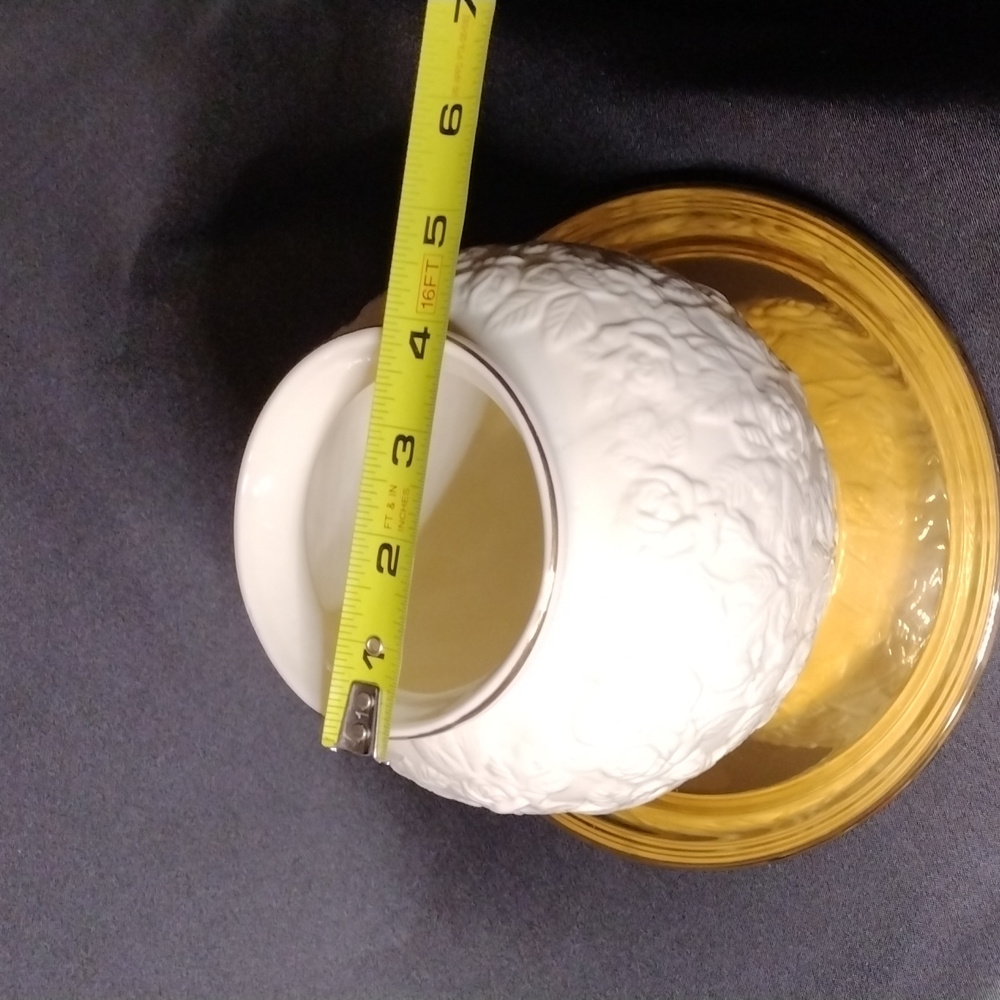 Beautiful Embossed Roses Vase - Picture 6 of 7